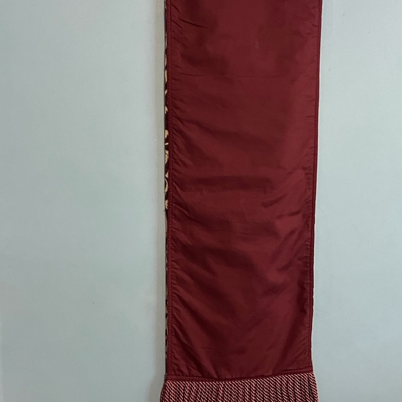 TABLE RUNNER SIZE 82” LONG COLOR FLORAL PRE-OWNED CONDITION GENTLY USED… - Picture 12 of 13